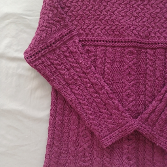 INIS CRAFTS IRISH HAND CRAFTED MERINO  SWEATER SIZE MED BURGUNDY - Picture 8 of 10